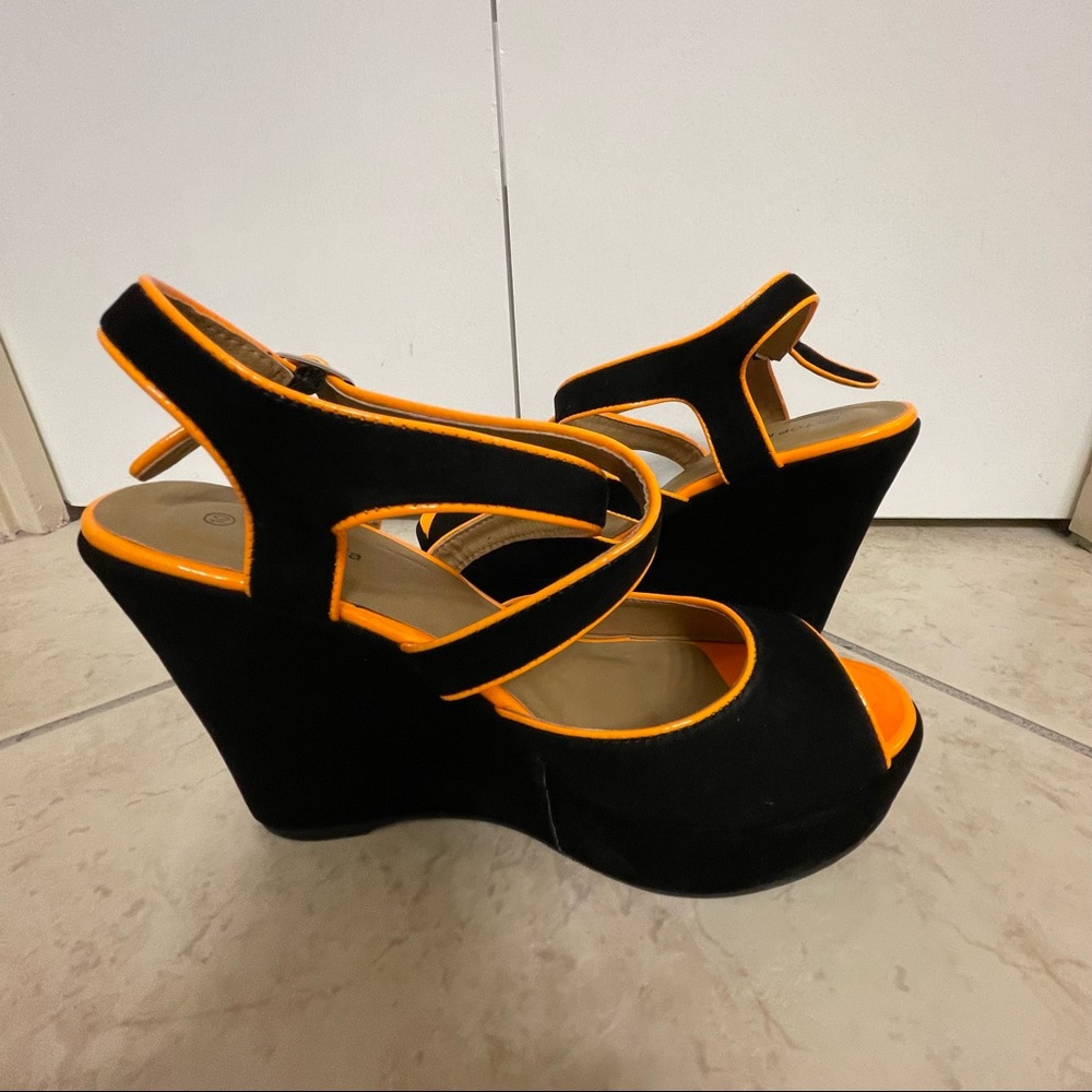 Top Moda Black Suede/Orange Cup-7 Platform Sandals, Size 10, New Never Worn